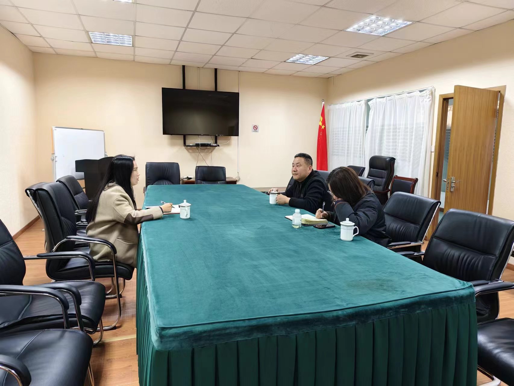 上塘街道总工会对球盟会市场开展走访调研