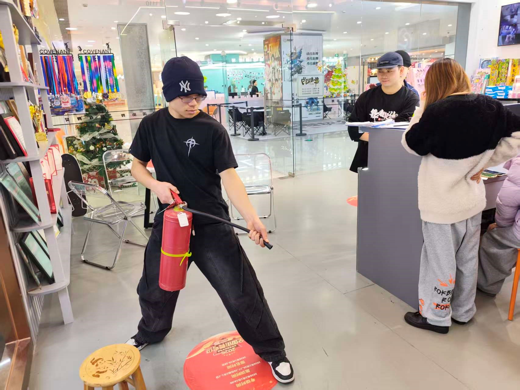 水晶城开展消防技能培训，筑牢安全防护网