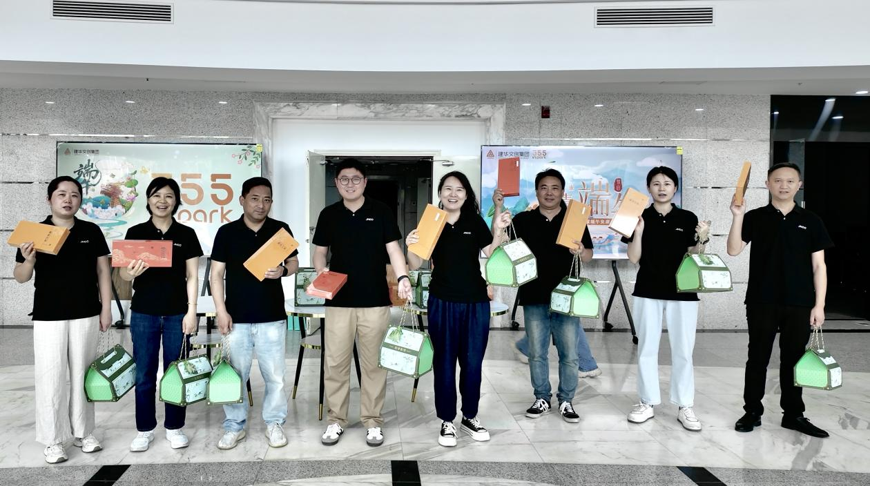 浓情端午送关怀，“粽”情暖意沁人心——球盟会文创集团工会开展端午节走访慰问活动