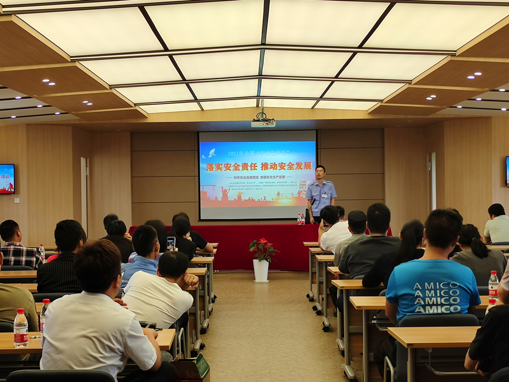 落实安全责任 推动安全发展 ——球盟会市场开展消防安全培训