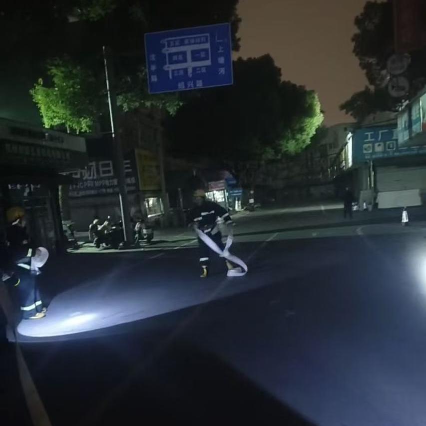 球盟会市场深夜进行突击消防演练活动