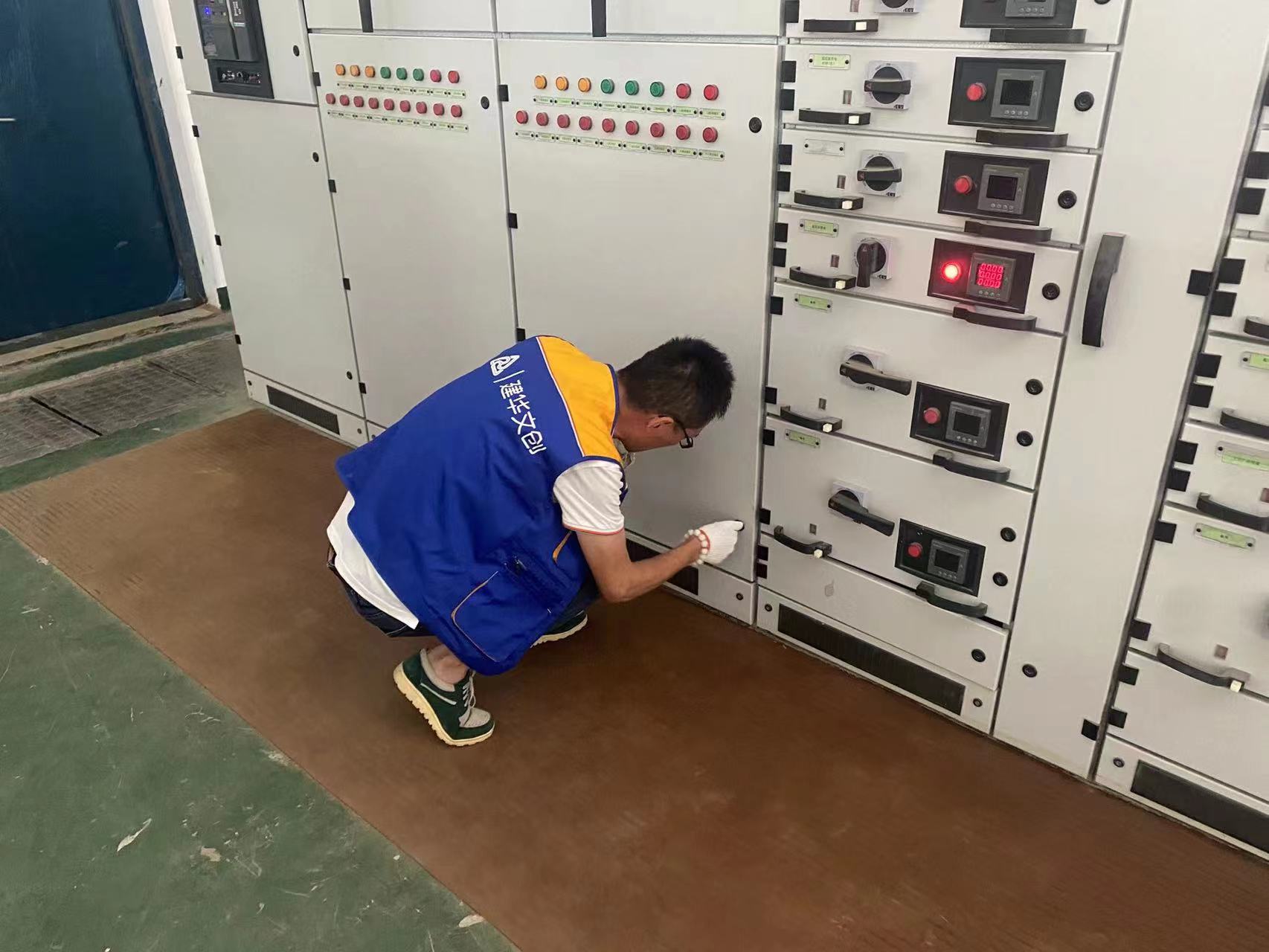 “夏季用电需谨慎，园区把关无隐患” ——球盟会文创集团开展用电安全检查工作