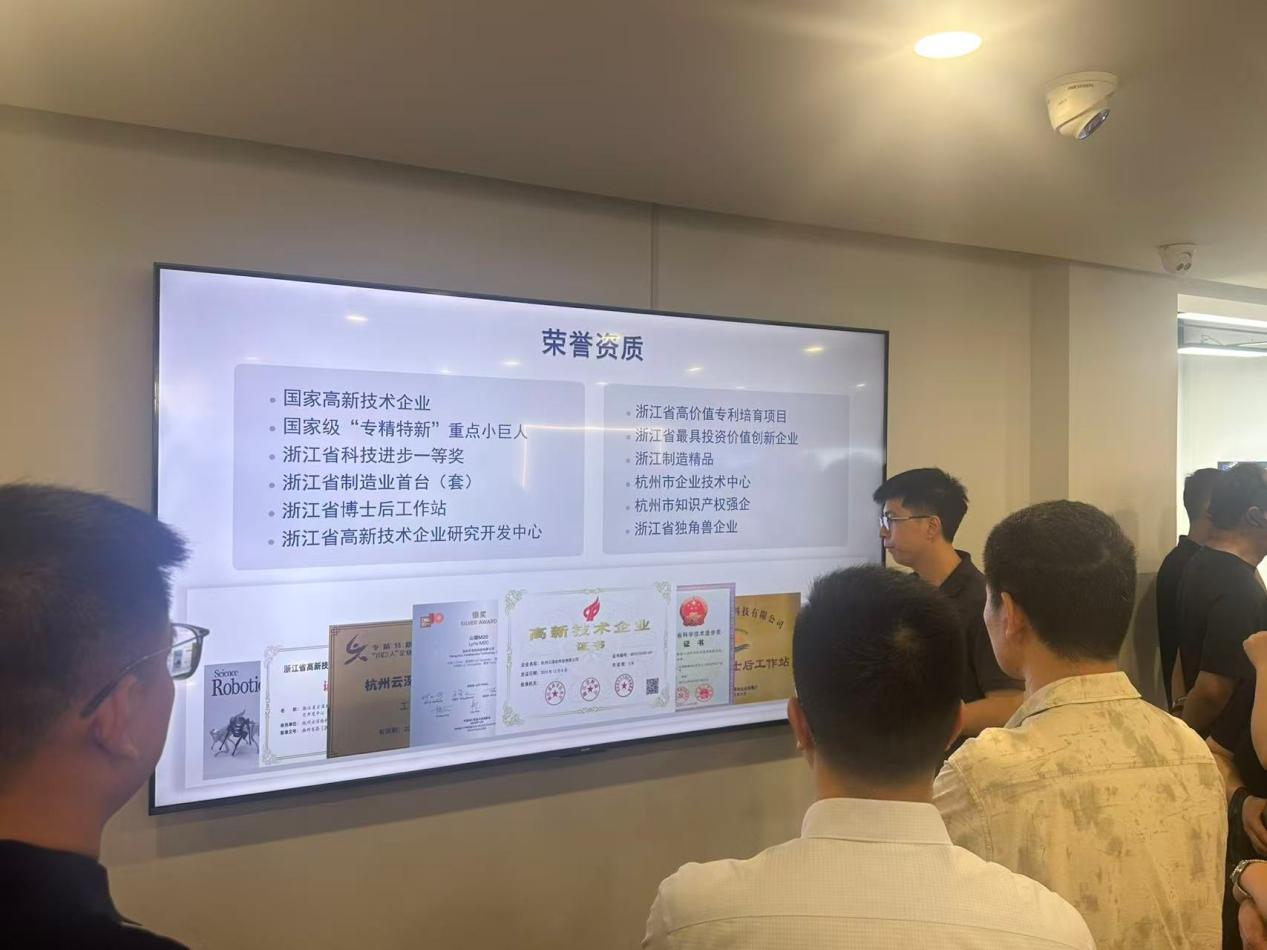 参访科技企业 汲取创新力量 钱江商城参与qm球盟会网站47周年庆系列研学活动