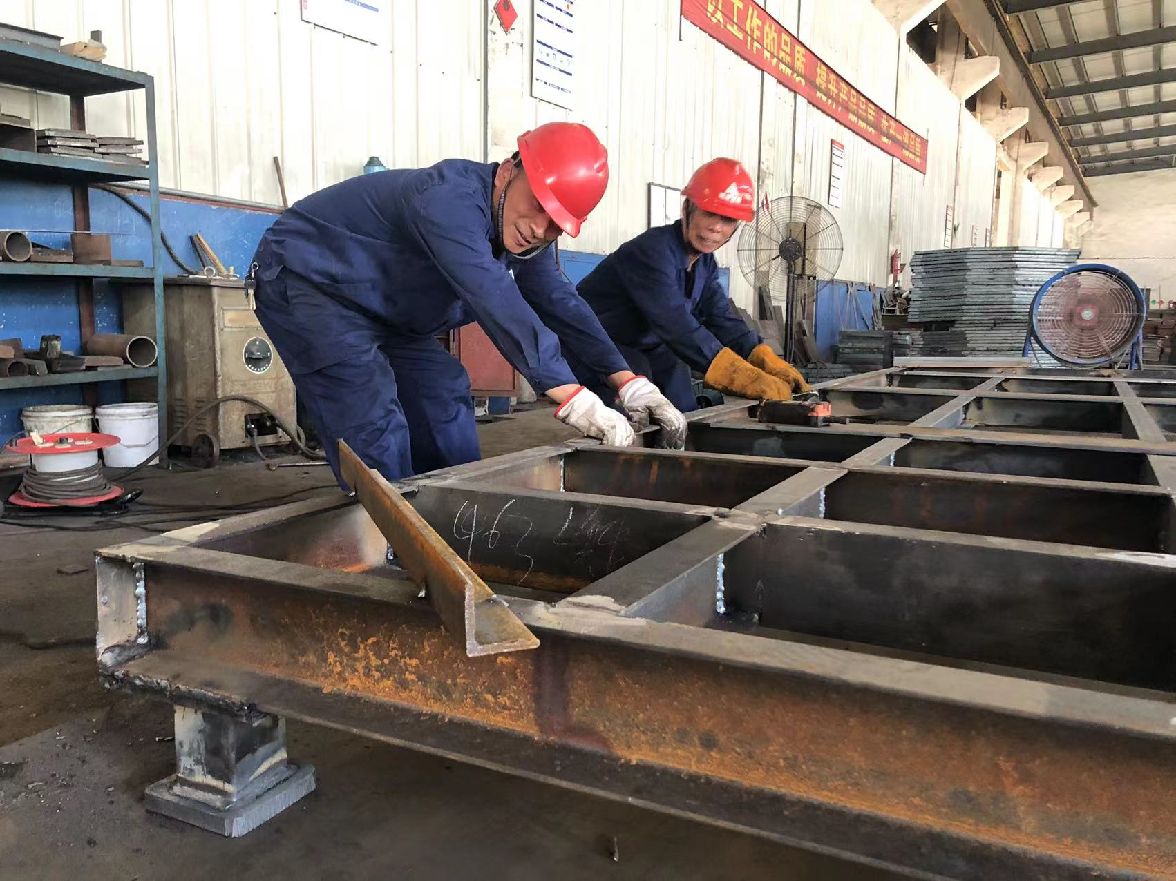 qm球盟会网站一线员工在高温下的坚守