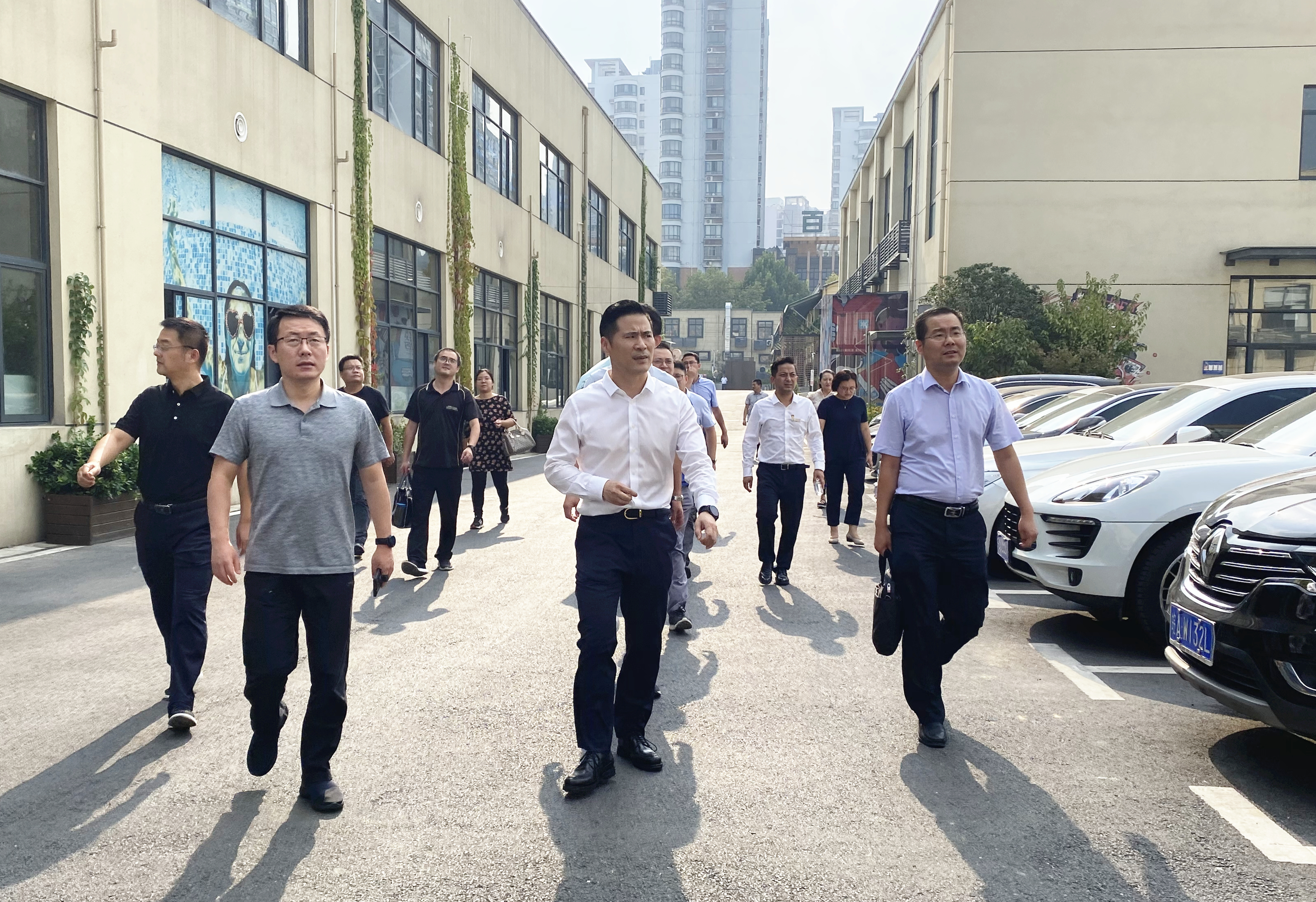 庐阳区委副书记、区长陈伟一行 莅临庐阳球盟会文创园调研