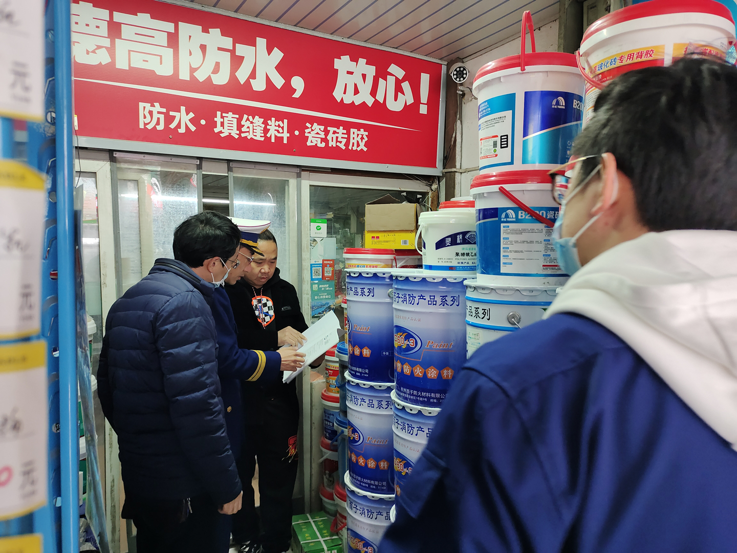 区工商、消防大队走访球盟会市场