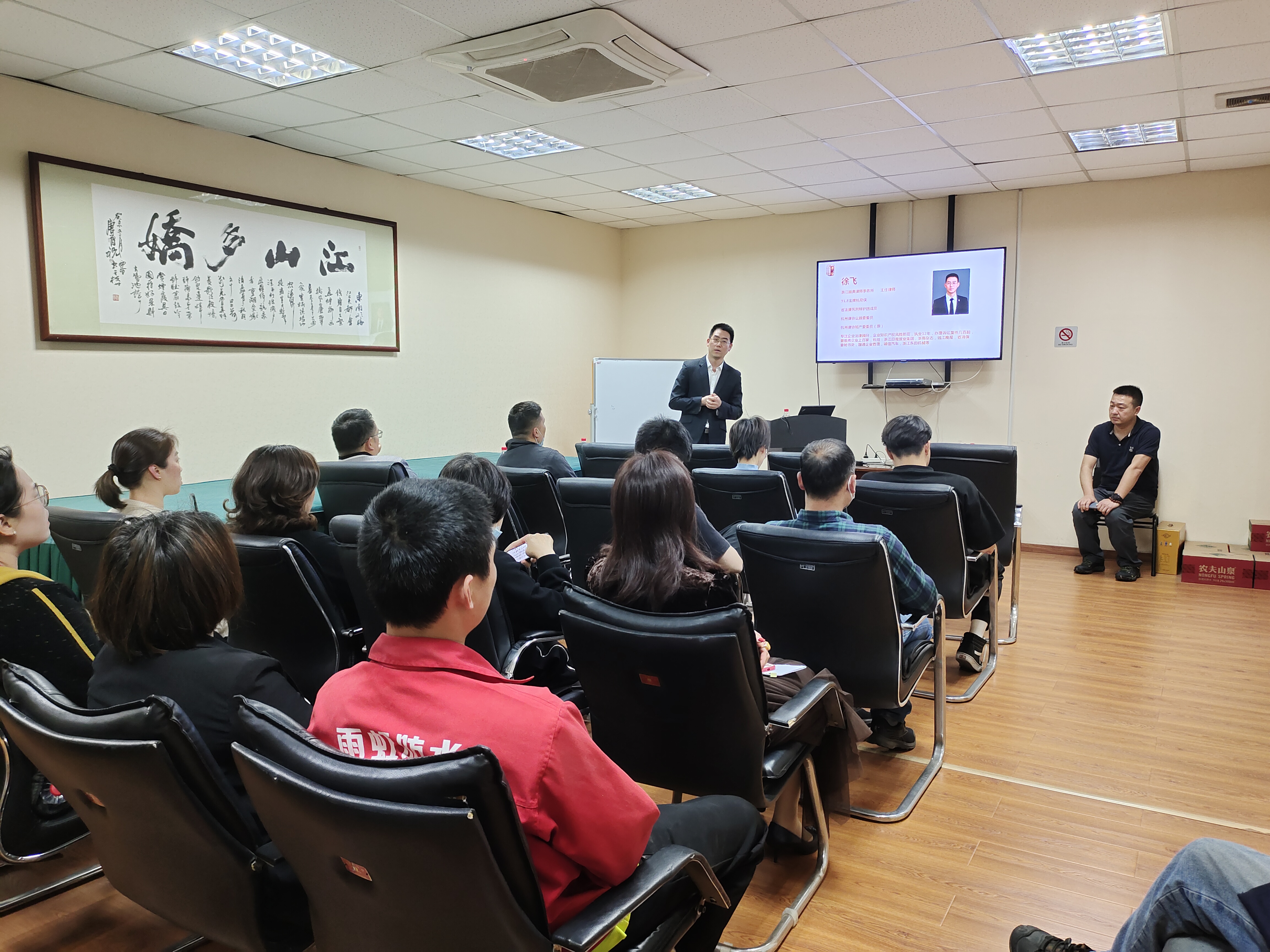 学习法律、尊法守法——球盟会市场开展法律知识讲座