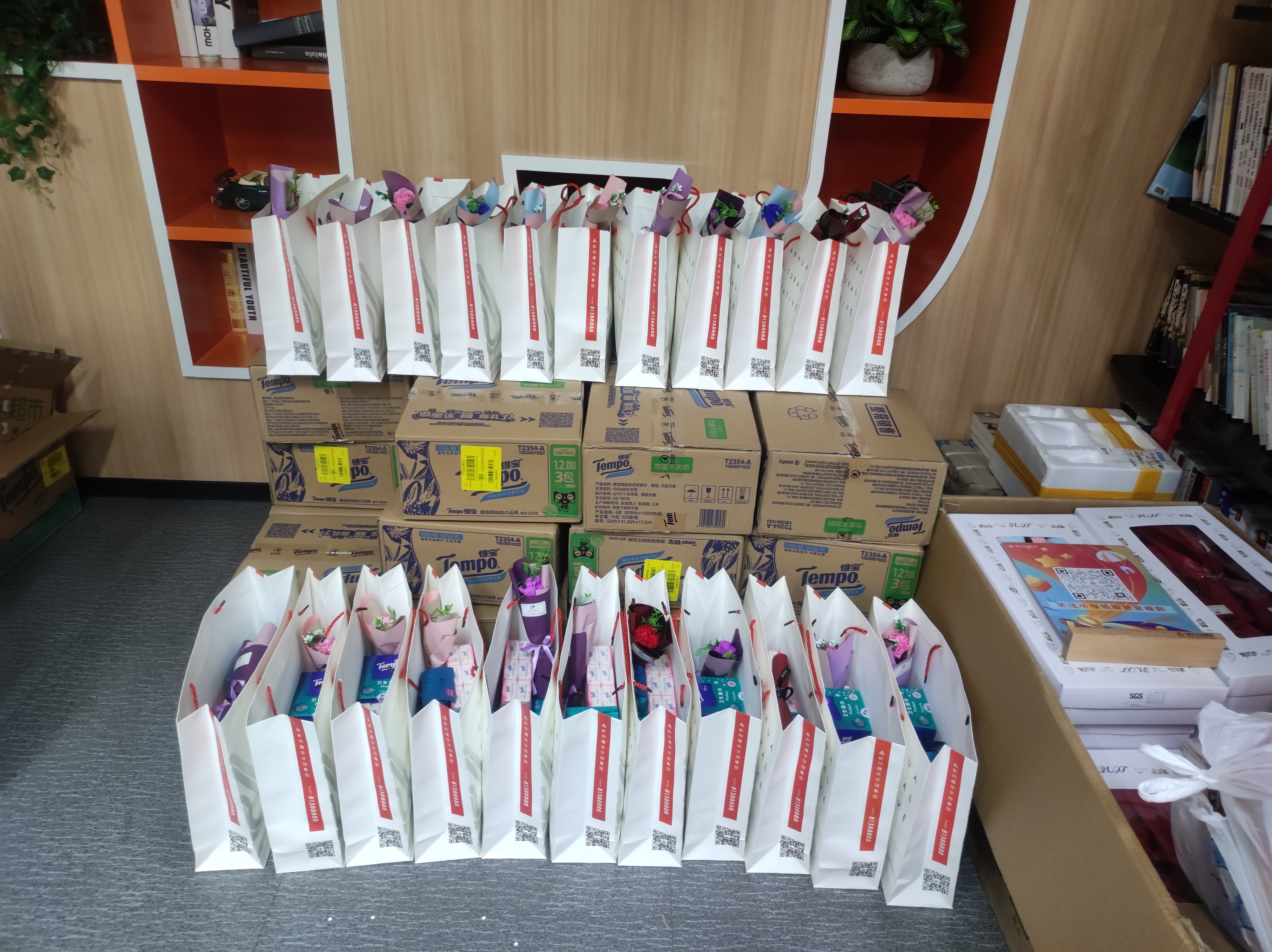 “芝兰风雅至，伊人踏香来”——-球盟会文创集团工会开展女神节慰问活动