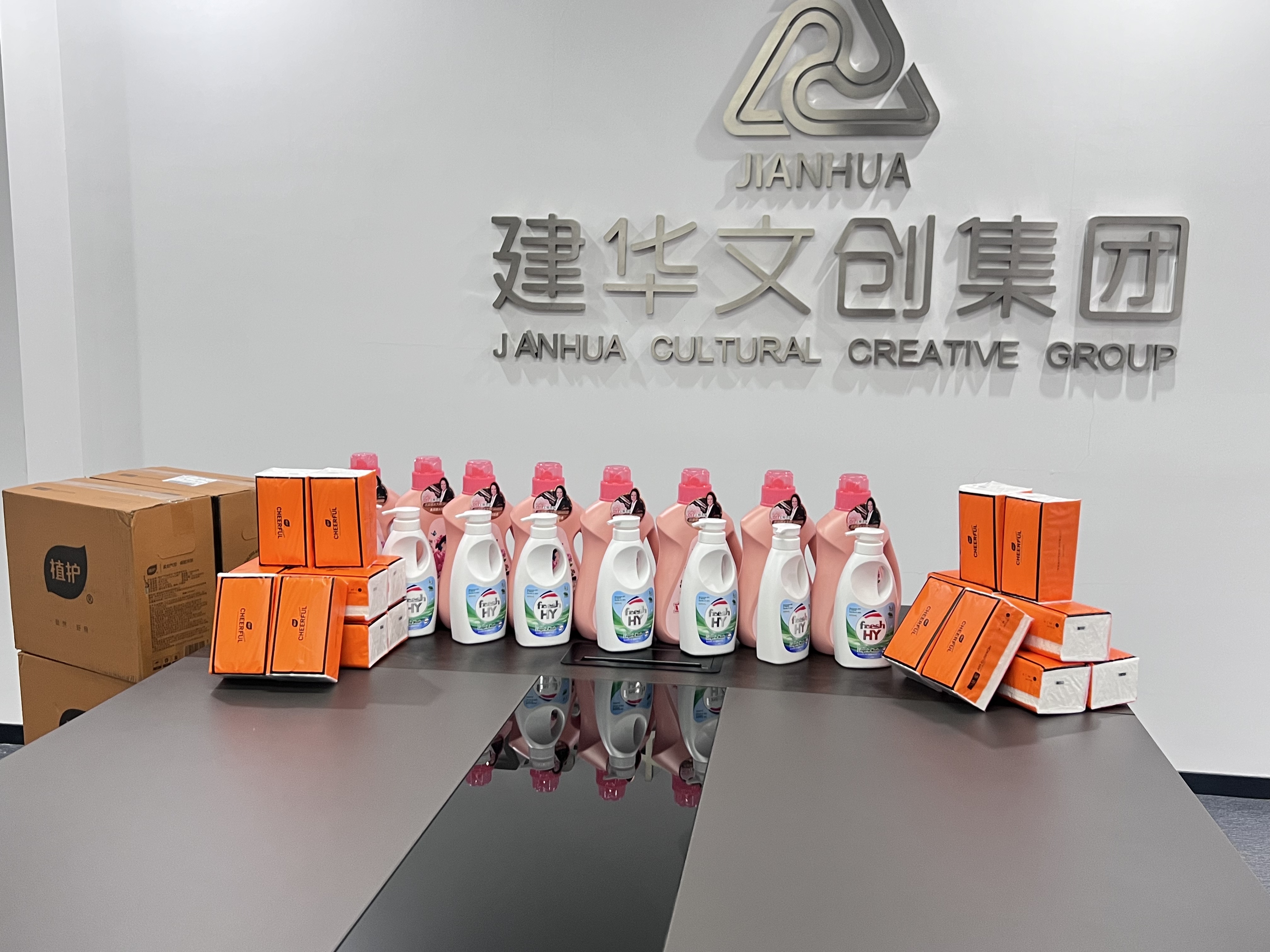 爱在春天，情暖三八——球盟会文创集团工会为女职工发放暖心福利