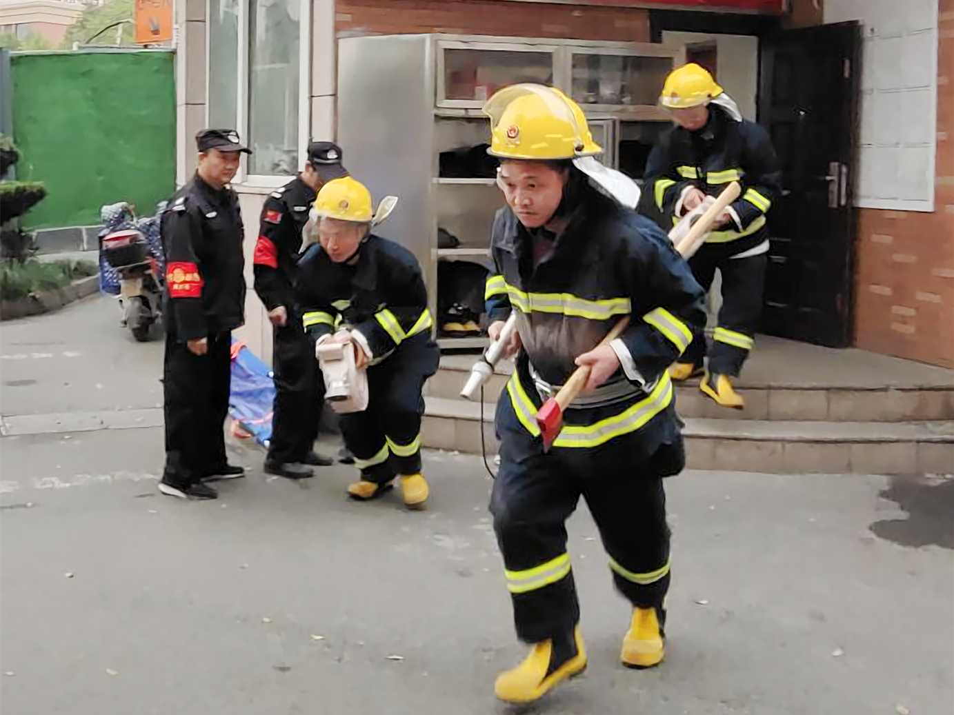 安全第一，防范为先——球盟会市场开展消防疏散演练活动