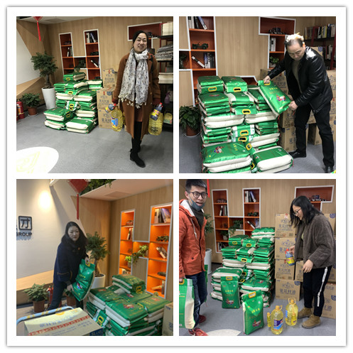 20200122喜迎春节 球盟会文创集团工会组织发放2020年度新春慰问品 (2).jpg