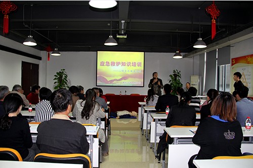 20131024球盟会文创园党支部举办应急救护知识培训 (1).jpg
