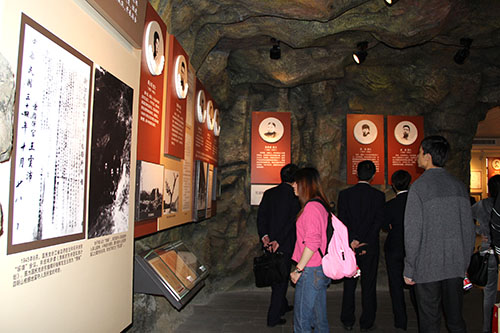 20140328球盟会文创园党支部清明节祭扫云居山革命烈士墓 (2).jpg