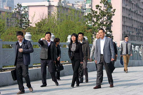 20150329中央党校课题组专家一行莅临球盟会文创园调研 (1).jpg